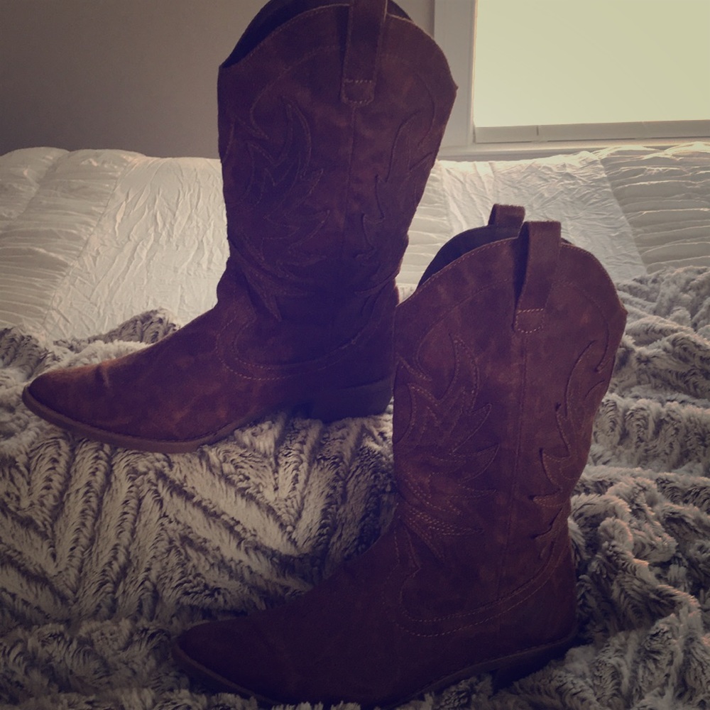 Women’s cowgirl boots